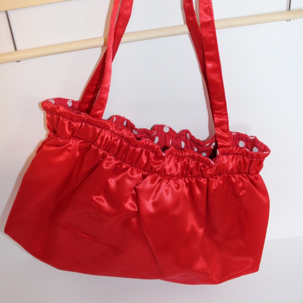 💄BRAND NEW Cute Red Purse with Polka-dots!